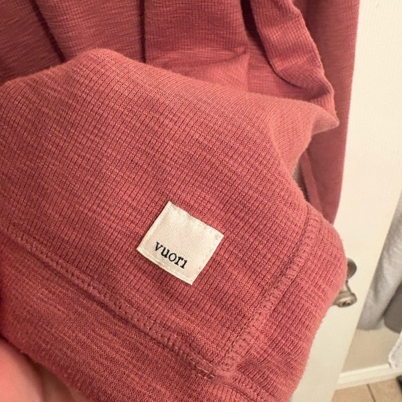 Vuori Sunrise Crew Women’s Shirt - Picture 6 of 6